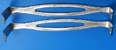 US Army retractor